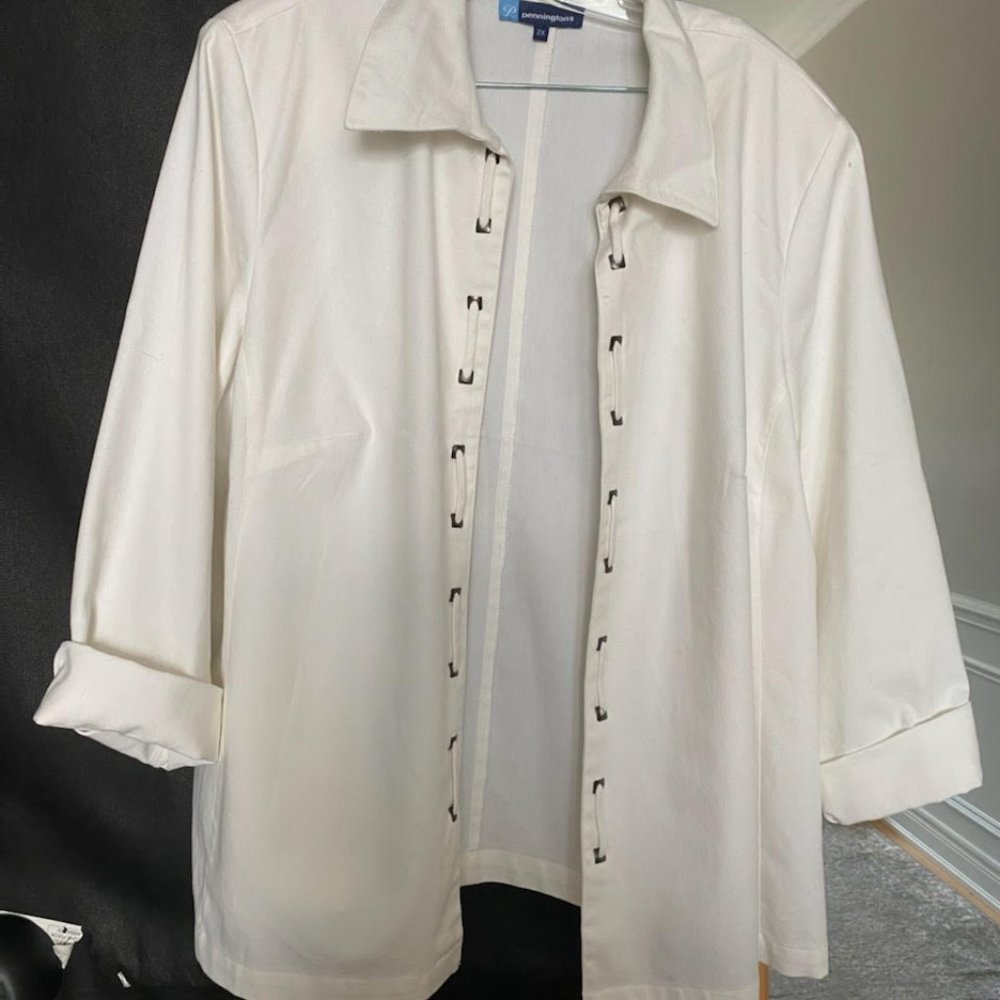 PENNINGTON  LADIES LIGHT JACKET .